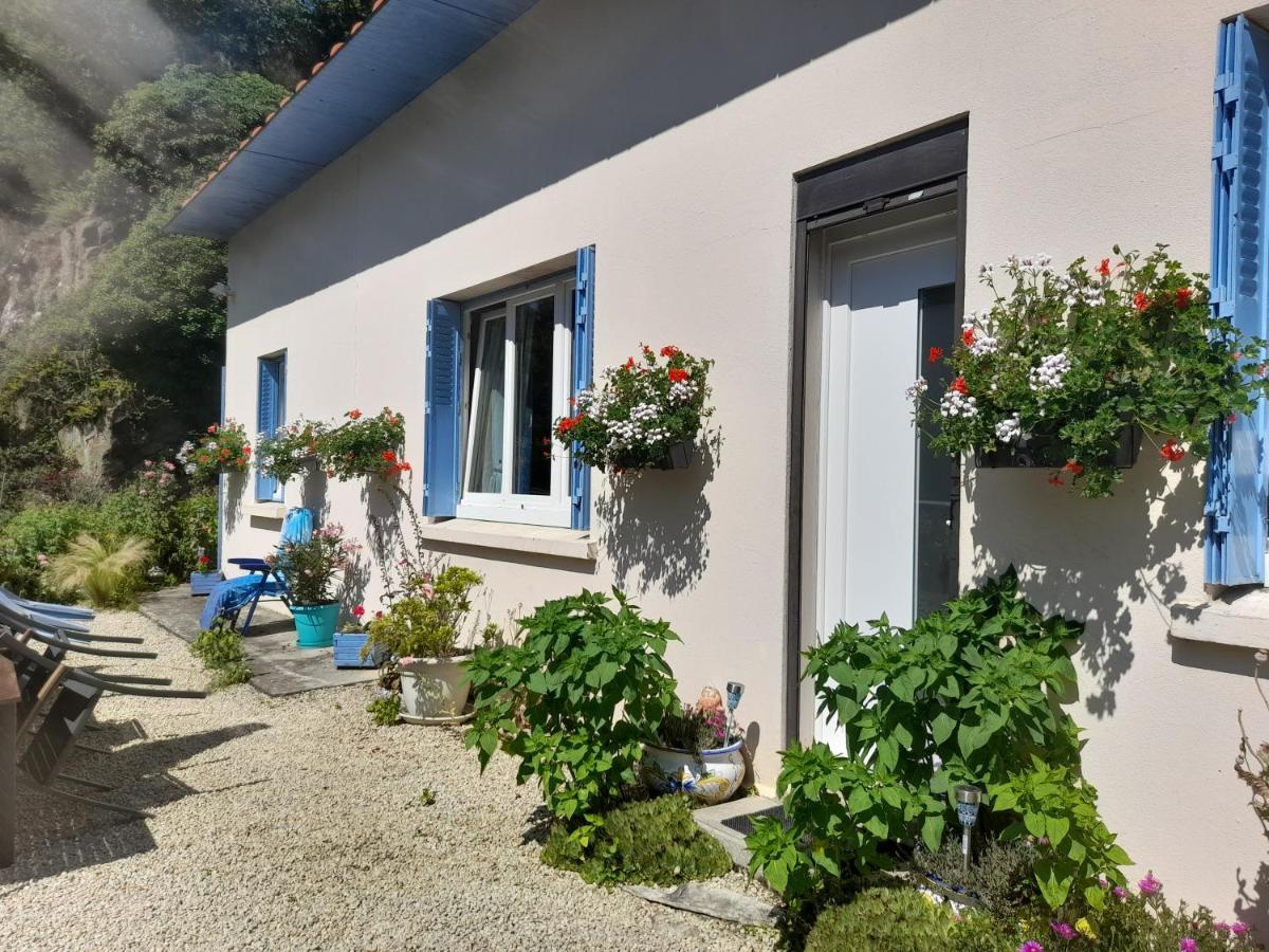 La Petite Maison Bleue Leilighet Jugon-les-Lacs Eksteriør bilde